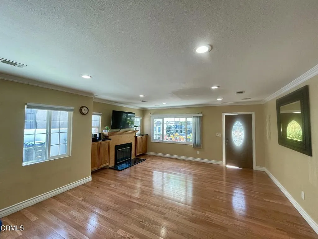2 bed, 2.0 bath, 1200 sqft, $3,990 — Photo 4