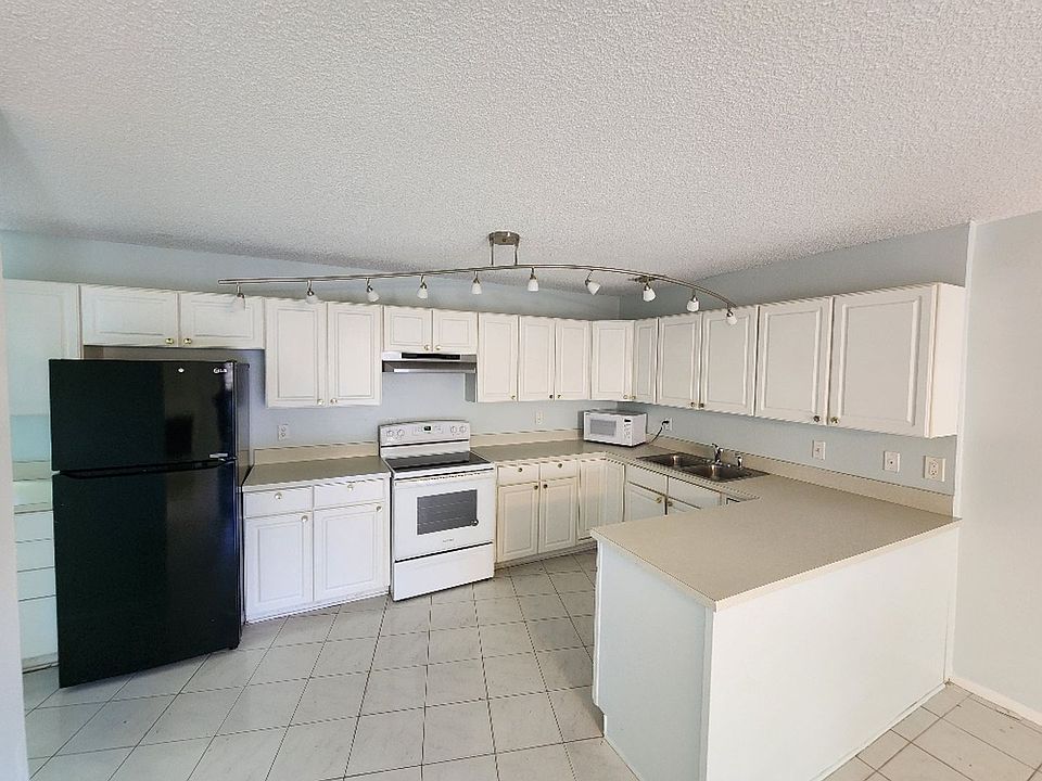 1st image of 3843 Sandstone Ct