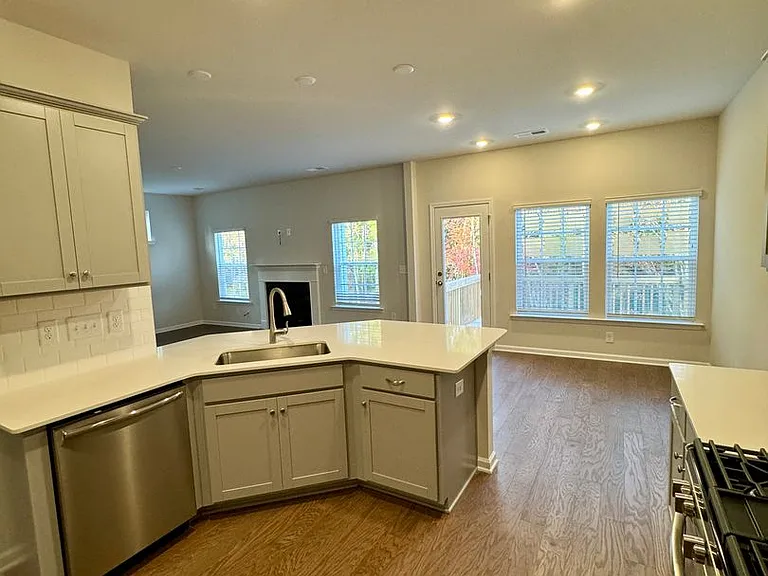 18227 Stark Way — Photo 9