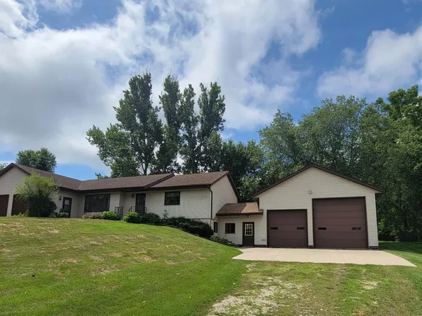 305 Parkside Dr SE, Preston, MN 55965