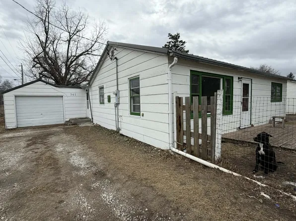 361 W 2nd St, Mission, SD 57555