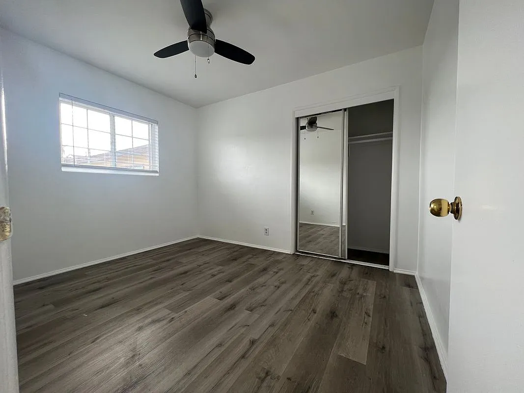 2 bed, 1.0 bath, 875 sqft, $2,400 — Photo 3