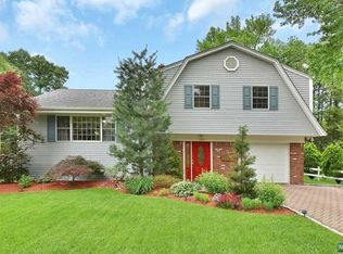 364 Knickerbocker Rd, Cresskill, NJ 07626