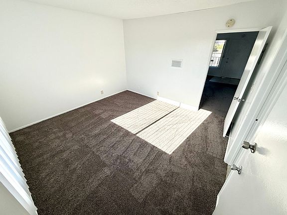 5th image of 906 S Torrance Blvd #5