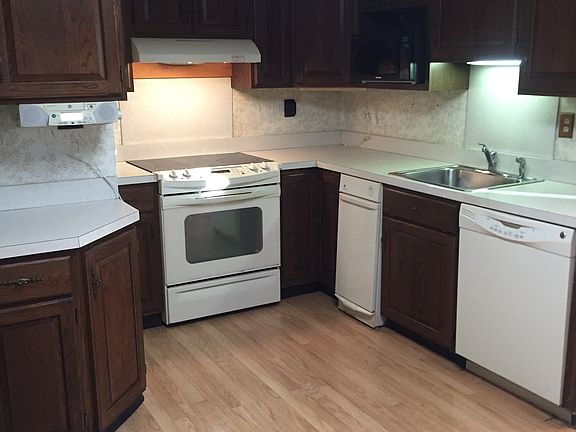 2nd image of 207 Daywood Dr