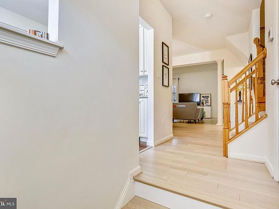 4th image of 7 Rosebay Ct #604