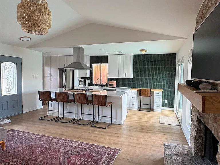 3106 Darnell Dr — Photo 2