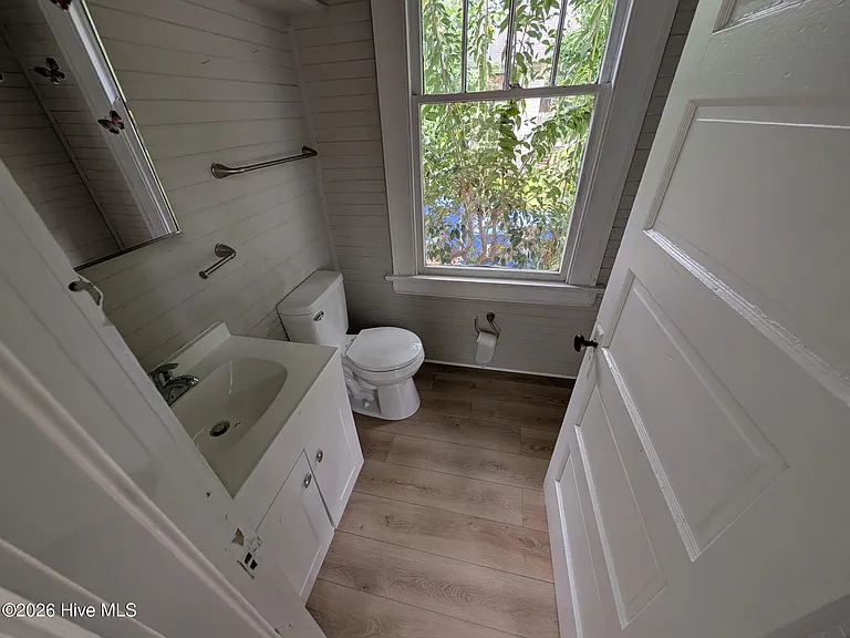 209 Warren St W #A — Photo 8