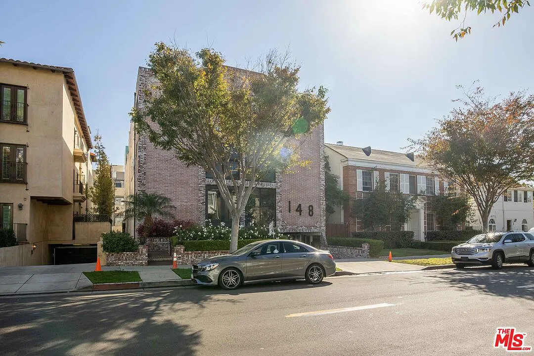 2 bed, 2.0 bath, $4,400 — Photo 3