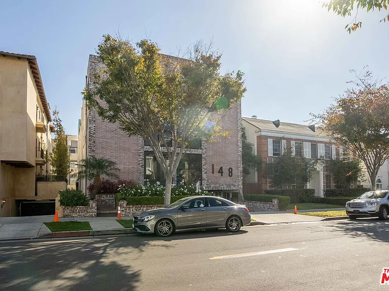 148 S Reeves Dr #4 — Photo 3