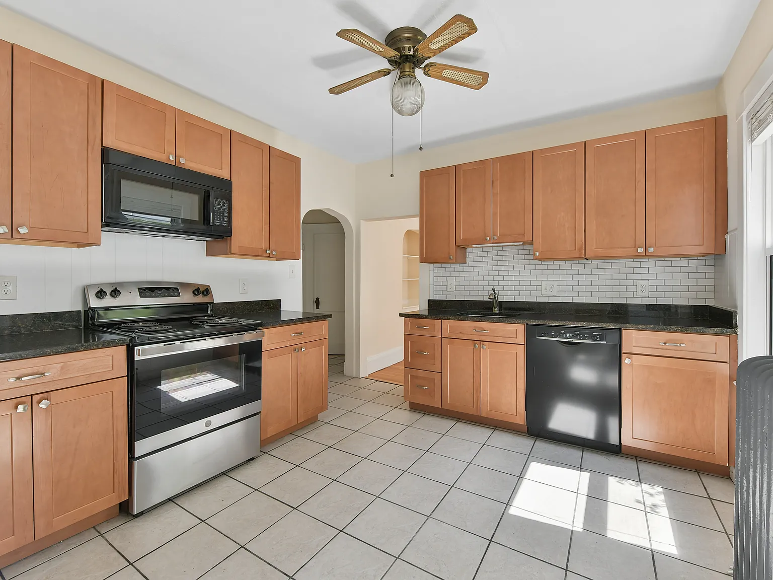 3 bed, 1000 sqft, $3,400 — Photo 4