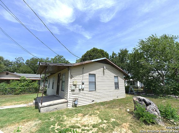 5th image of 419 E Lubbock St