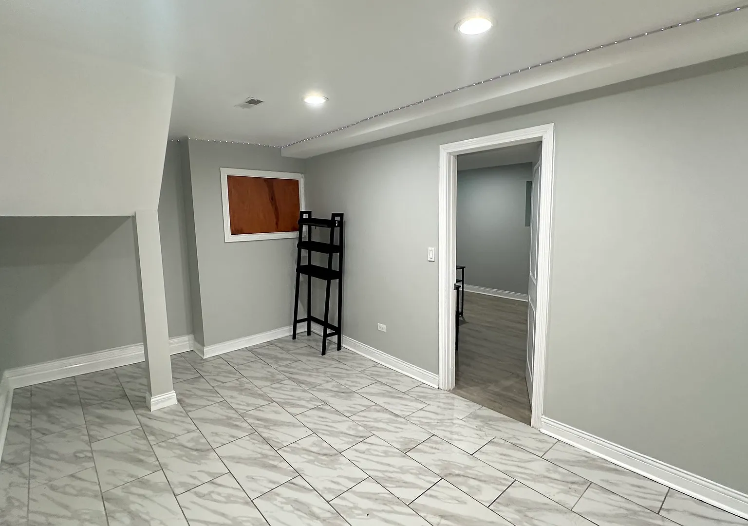 3 bed, 1100 sqft, $2,300 — Photo 2