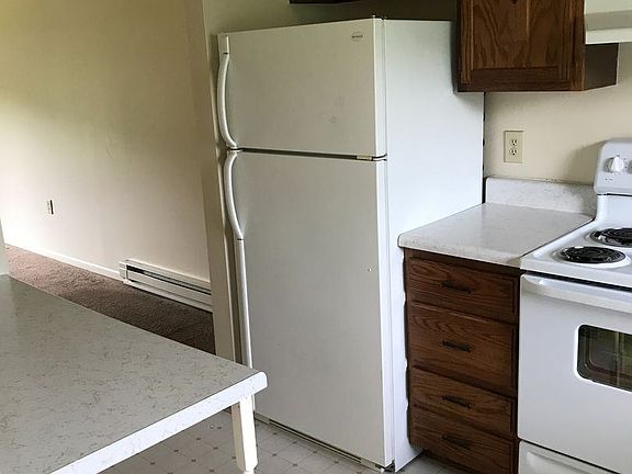 3rd image of 838 Southgate Dr