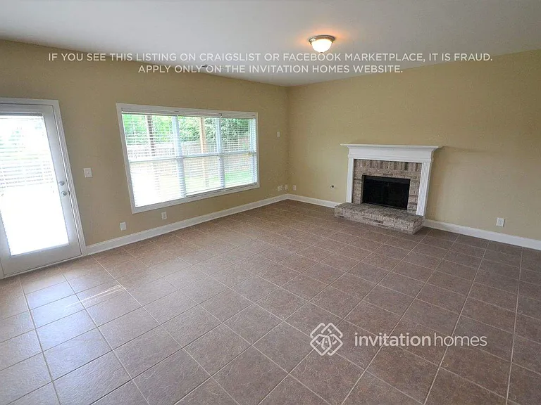 825 Kaitlyn Dr — Photo 2