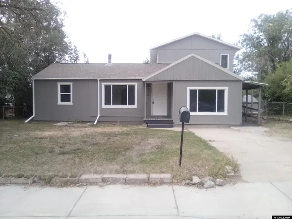 108 Frontier Ave, Newcastle, WY 82701