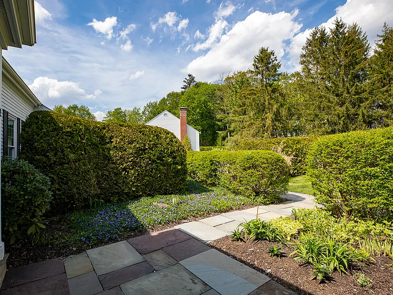 2 Emerson Ct — Photo 35
