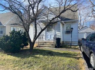 38 Forest Row, Great Neck, NY 11024