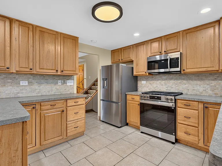 135 Jeffery Ln — Photo 12
