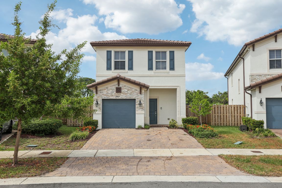 NW 131st Cir-S0908-001.jpg