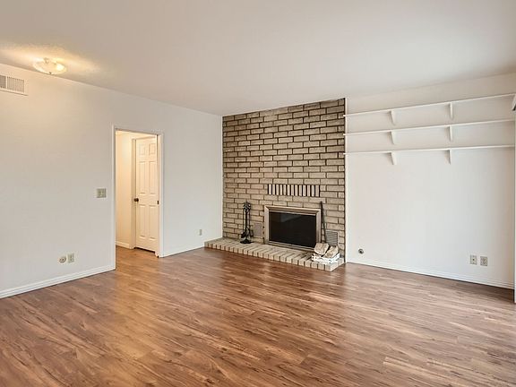 4th image of 14249 Barrymore St