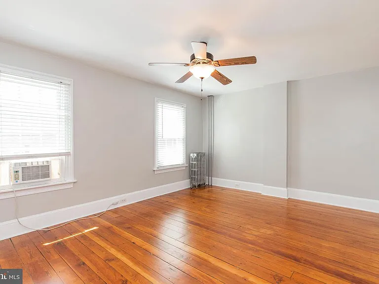 620 E Hector St — Photo 12