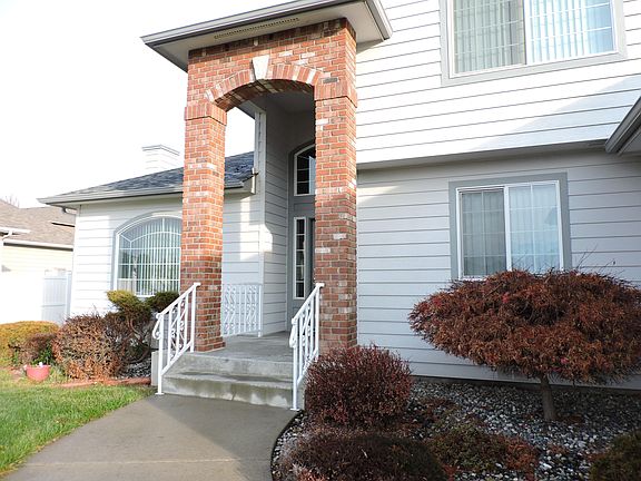 3rd image of 1545 Holly Ln
