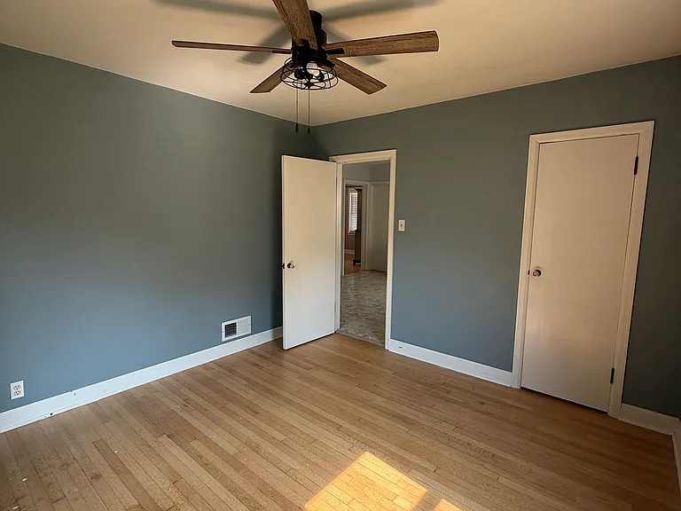 1307 S Clay St — Photo 11