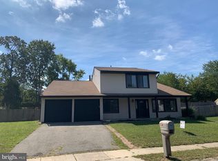 51 Pershing Ln, Sicklerville, NJ 08081