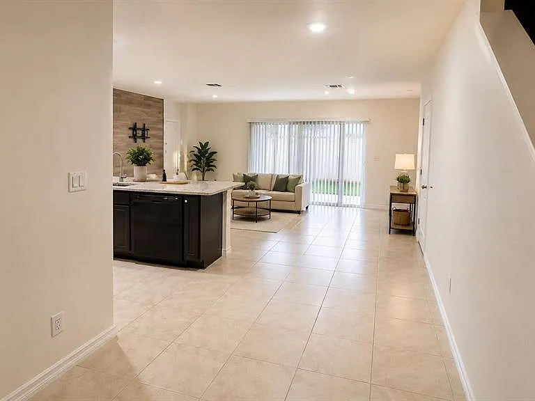 9040 Pinales Way — Photo 2