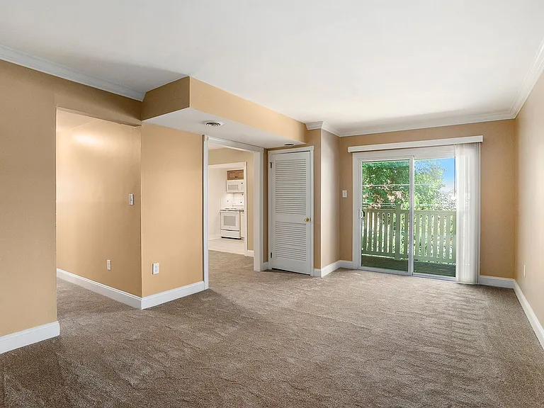 Maple Court Apartments — Photo 44