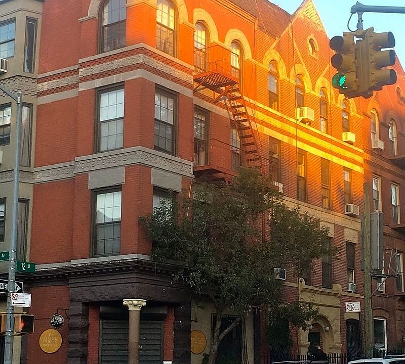 1st image of 349 12th St APT 1L