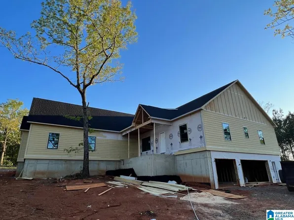 132 Estates Club Dr, Pell City, AL 35128