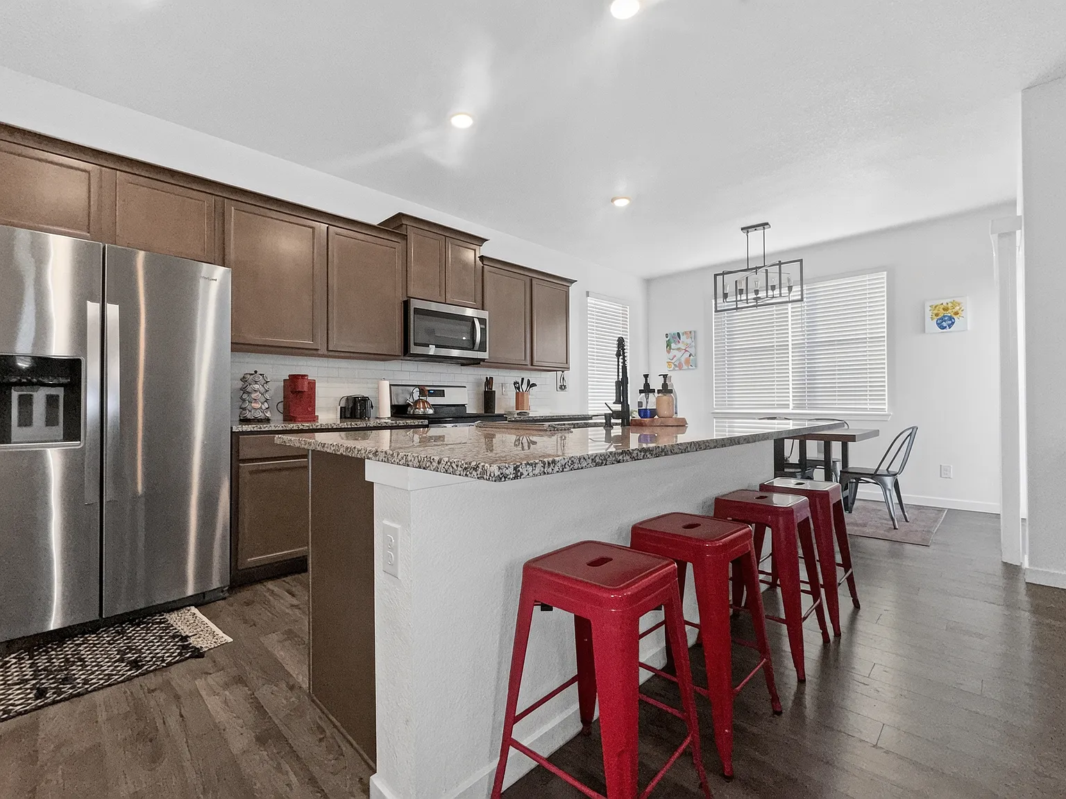 4 bed, 1996 sqft, $2,900 — Photo 3