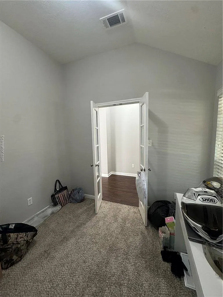 3 bed, 1410 sqft, $1,975 — Photo 3