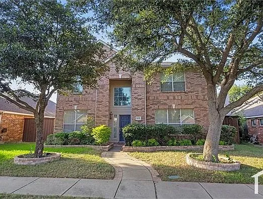 4 bed, 2572 sqft, $3,300 — Photo 2