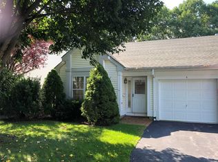 4 Brookville Ct, Ridge, NY 11961