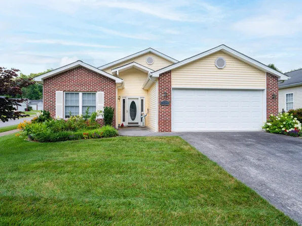 21 Bedding Pl, Johnson City, TN 37604