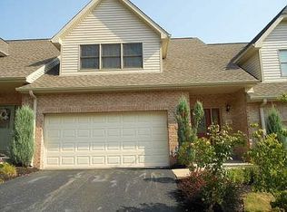 302 Woodcrest Dr, Coraopolis, PA