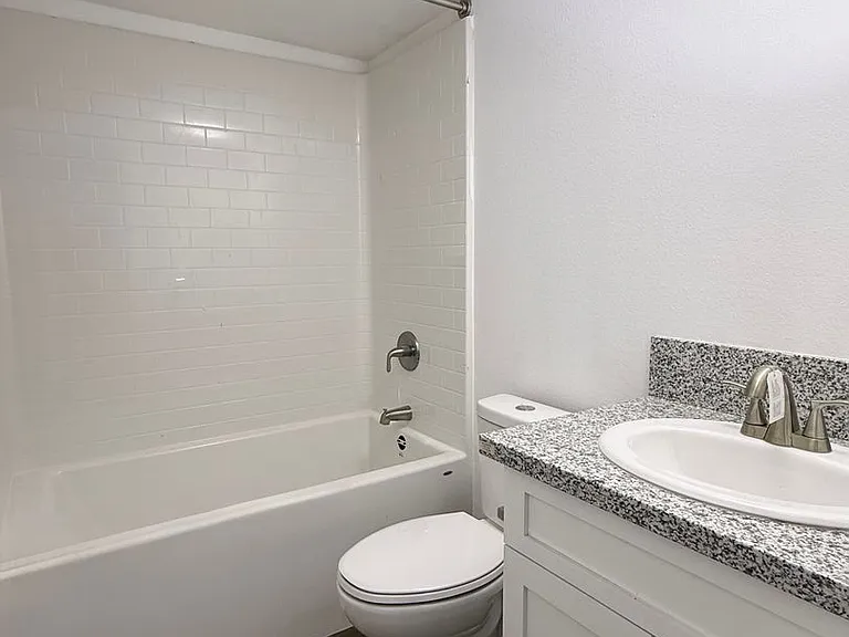 3328 N Marks Ave — Photo 40