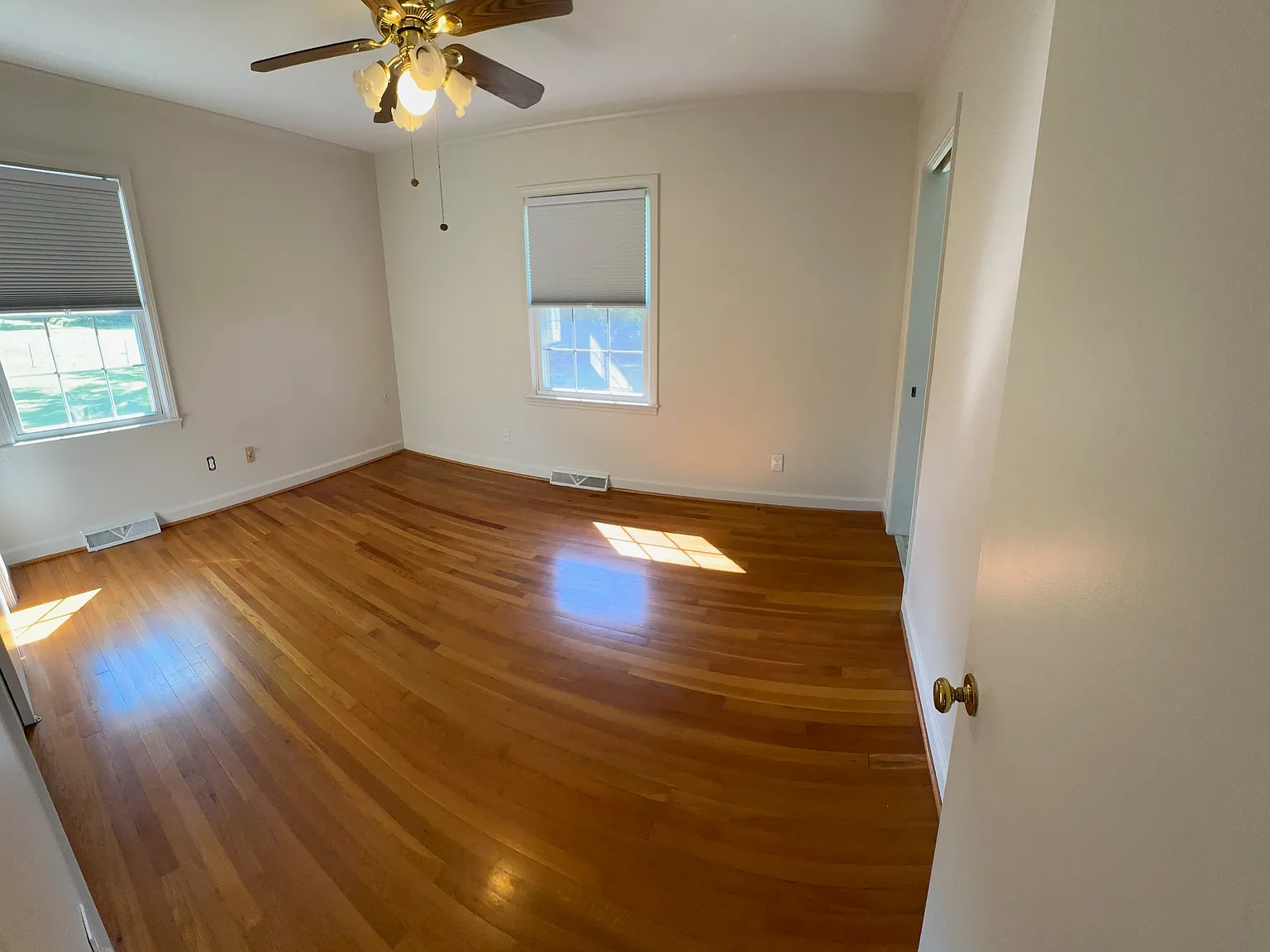 3 bed, 2000 sqft, $2,500 — Photo 1