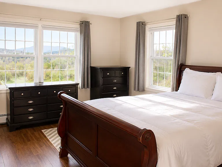 Master bedroom with Mansfield views.