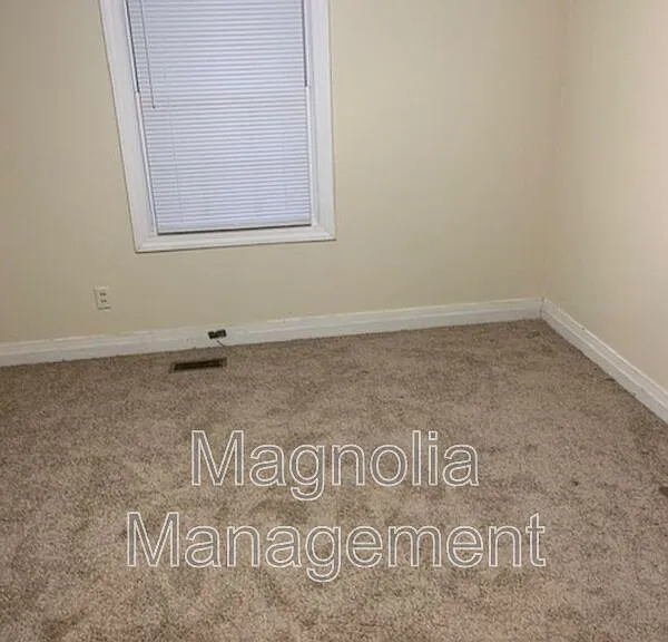 1811 Colonial Ave — Photo 3