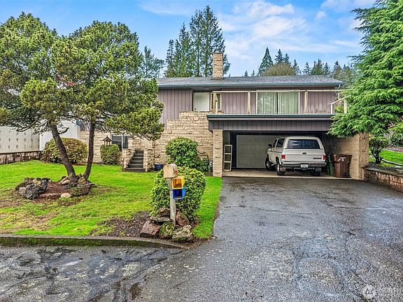 3rd image of 1241 Spruce Street