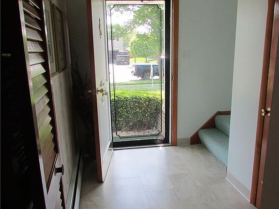 2nd image of 470 Shetland Dr