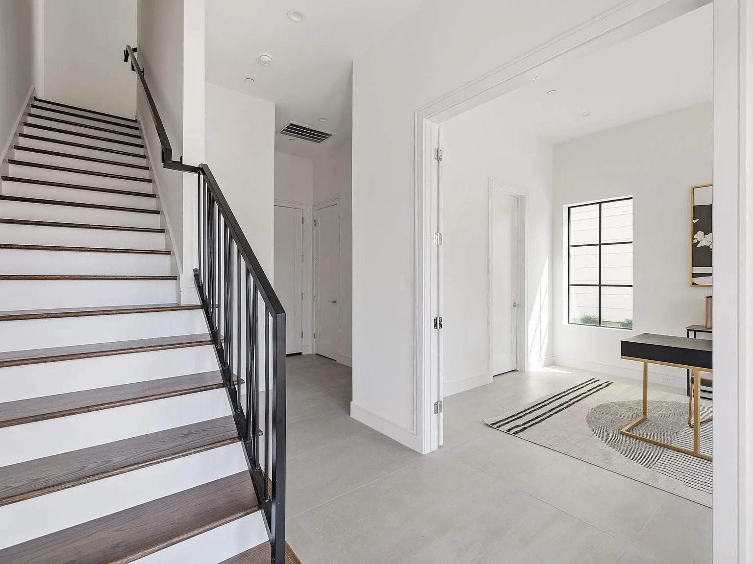 4 bed, 4.5 bath, 3149 sqft, $5,950 — Photo 3