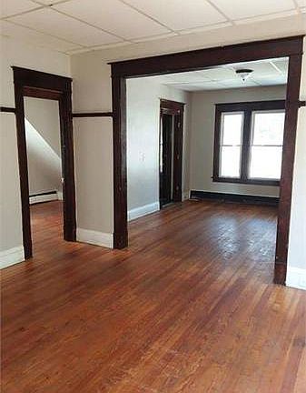 2nd image of 152 Hedley Pl #1