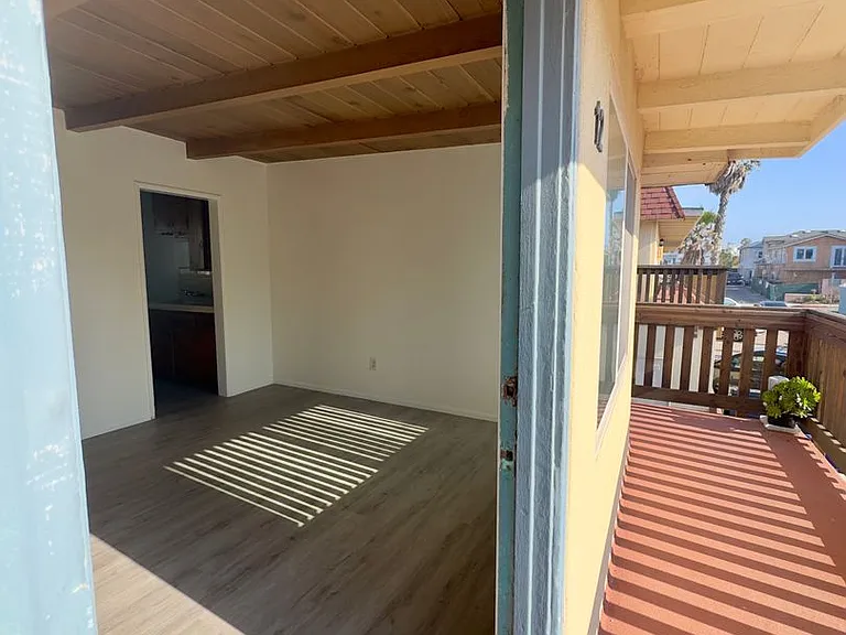 970 Seacoast Dr — Photo 2