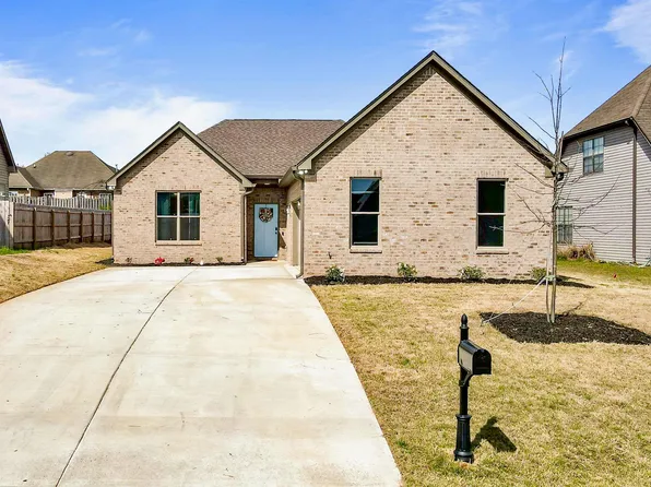 121 Oakwell St, Calera, AL 35040