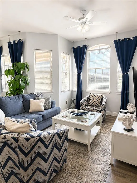 2 bed, 2.0 bath, 1276 sqft, $2,100 — Photo 2